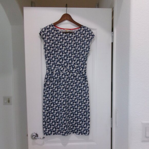 Like New BODEN Pineapple Print Dress 4 Navy Blue & White Pockets Has Stretch - Picture 1 of 11